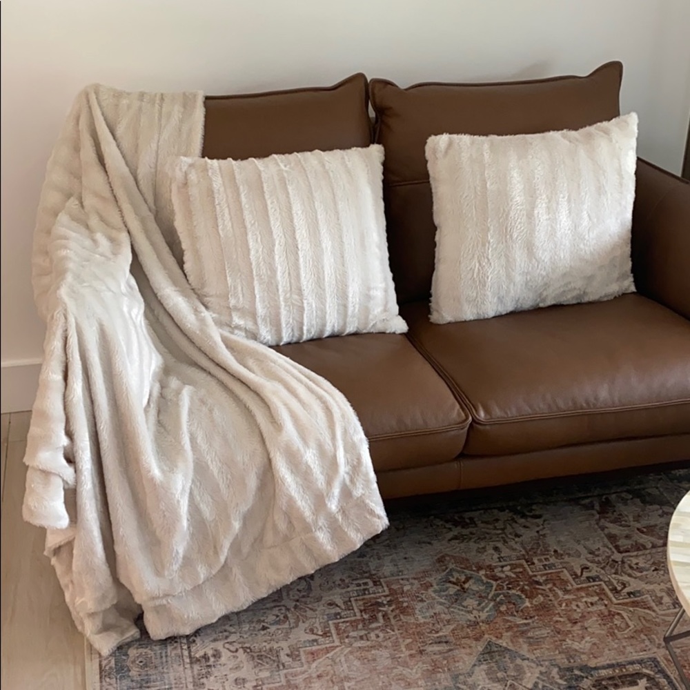 Faux Fur Blanket & Throw Pillows (set)